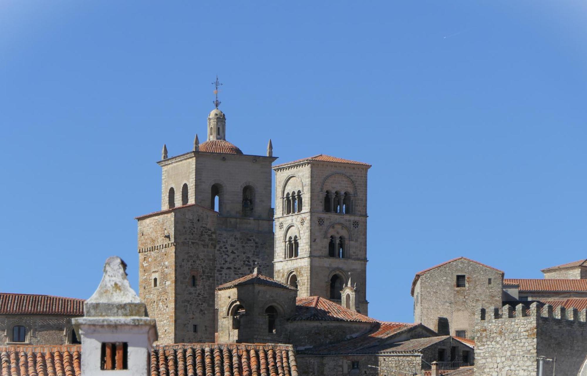 Apartamentos Altozano Trujillo Bagian luar foto